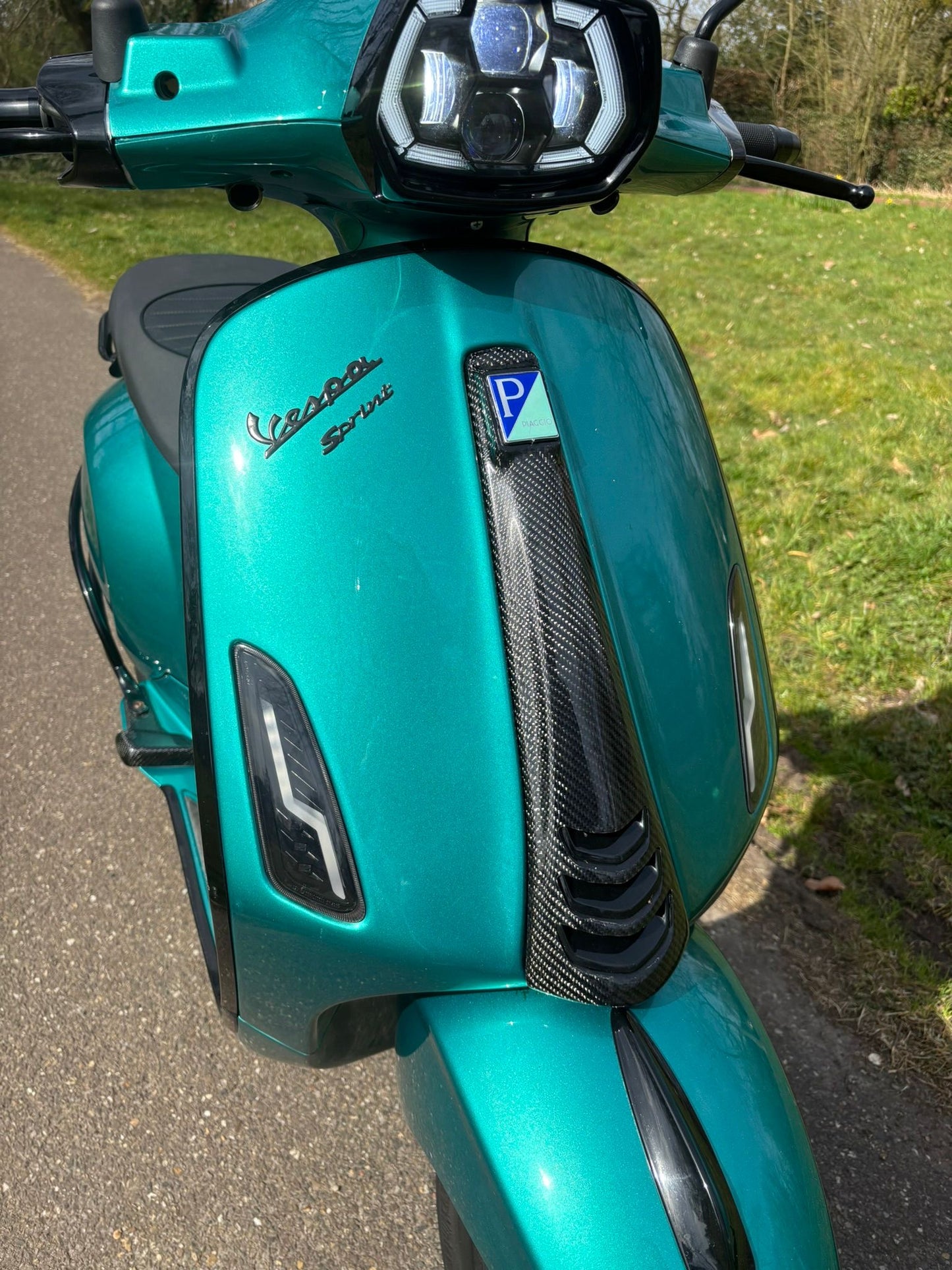 Vespa Sprint & Primavera Claxonneus Geweven Carbon