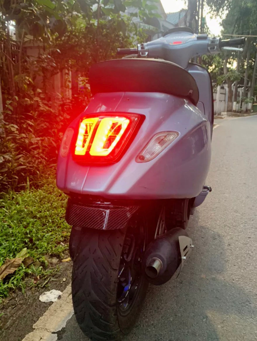 Vespa Sprint & Primavera Achterspatbord Geweven Carbon