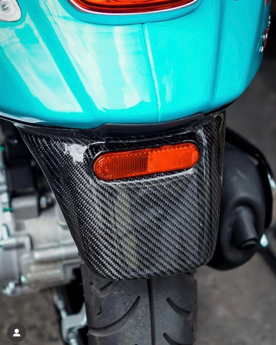Vespa Sprint & Primavera Achterspatbord Geweven Carbon