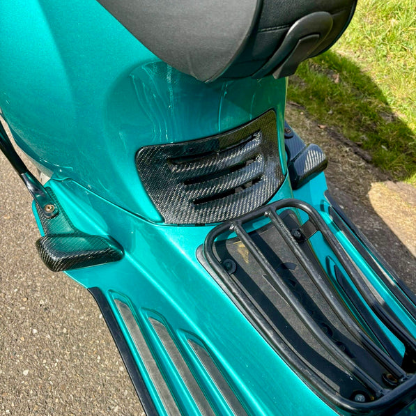 Vespa Sprint & Primavera Bougie Kapje Geweven Carbon