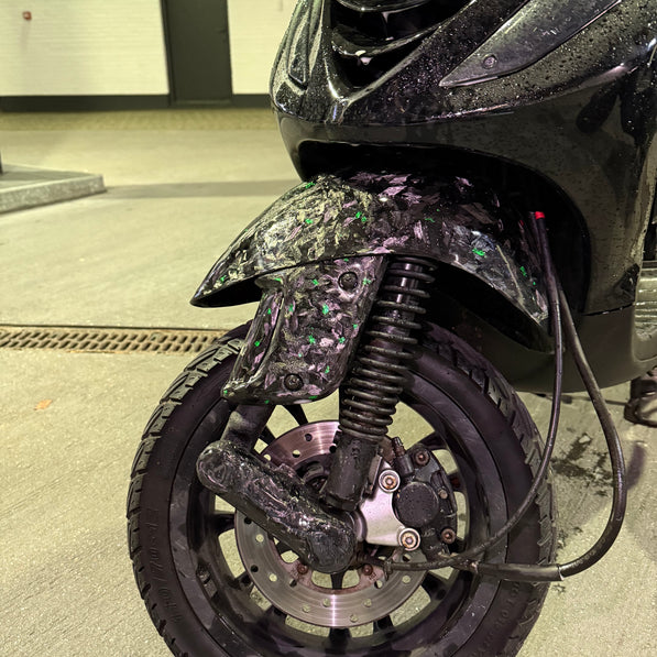 Vespa Sprint & Primavera Schommelarm Kapje Forged Carbon