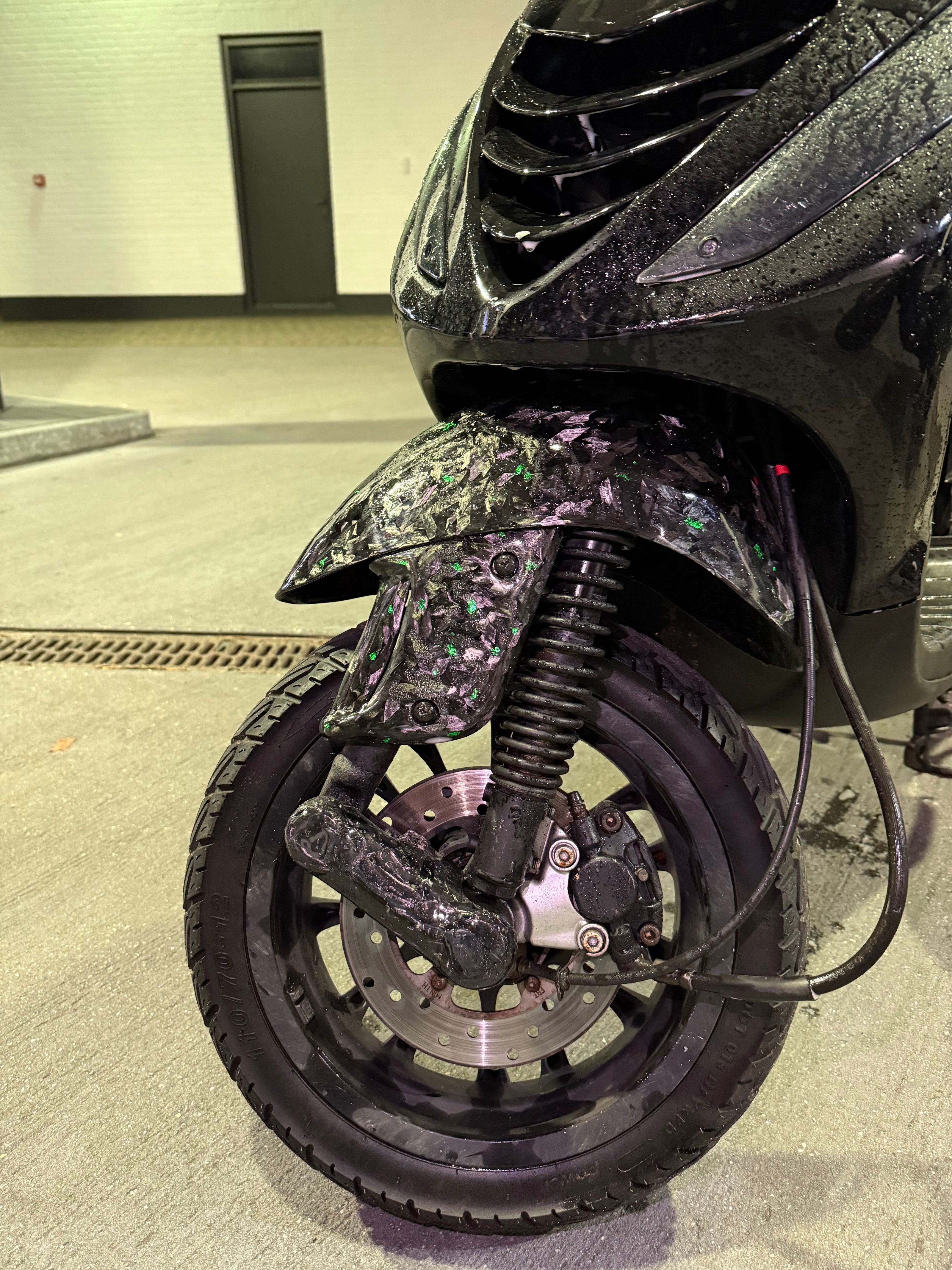 Vespa Sprint & Primavera Schommelarm Kapje Forged Carbon