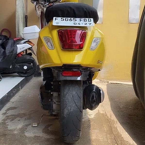 Vespa Sprint & Primavera Achterspatbord Geweven Carbon