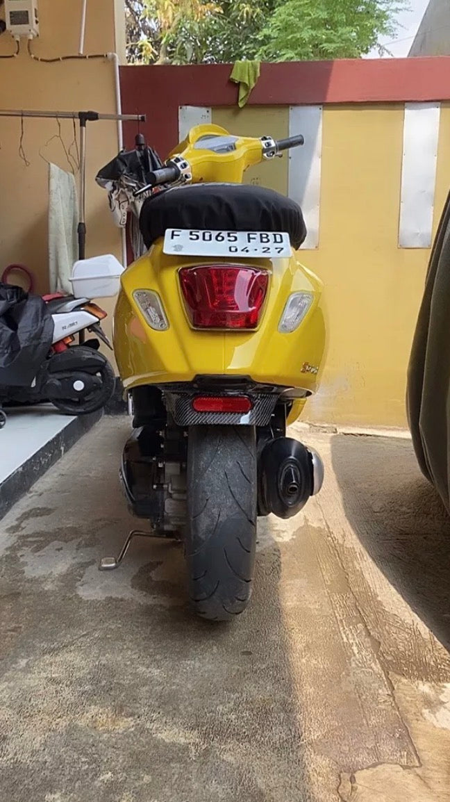 Vespa Sprint & Primavera Achterspatbord Geweven Carbon