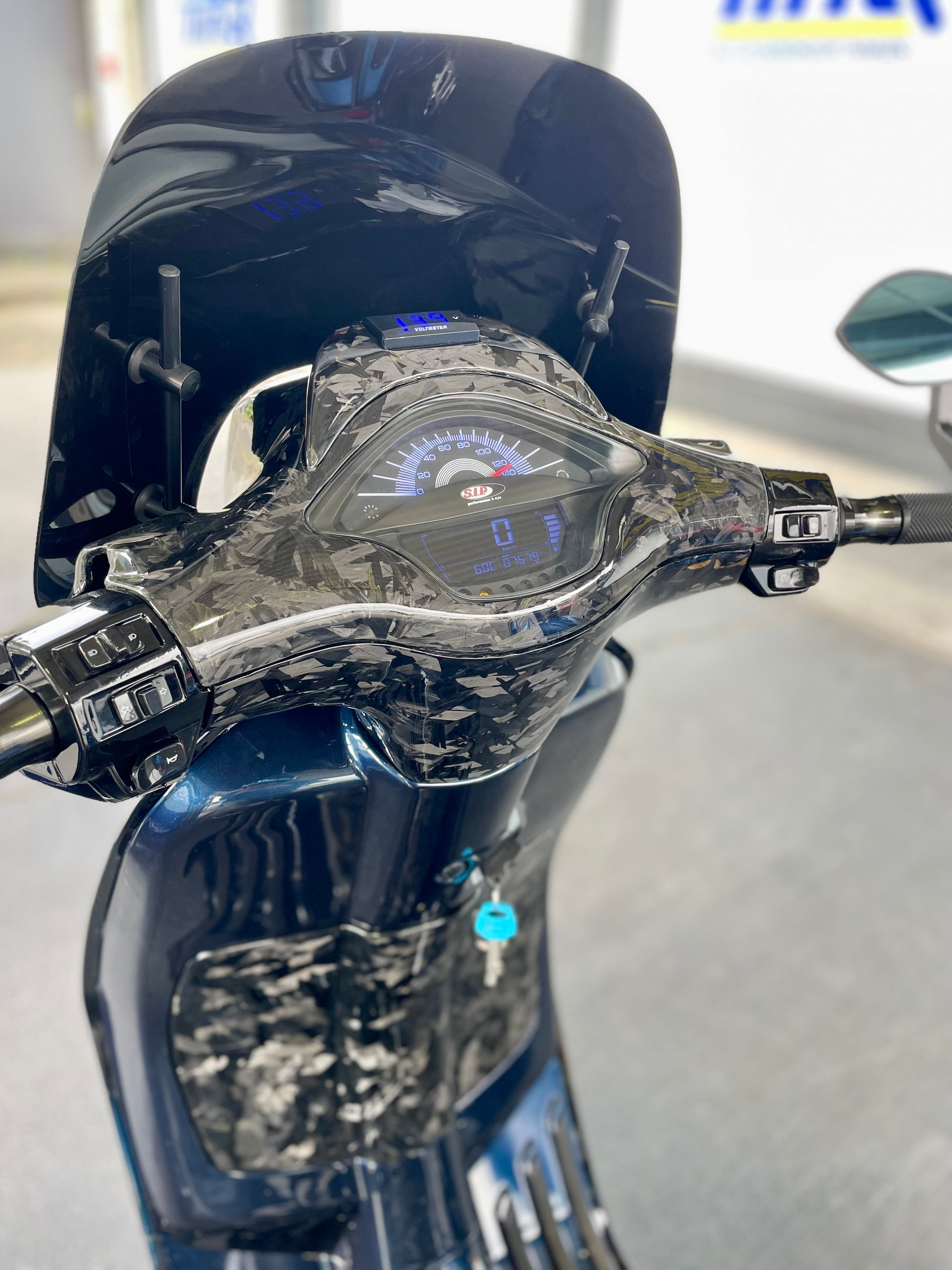 Vespa Sprint & Primavera Voltmeter Spoiler Geweven Carbon