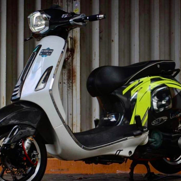 Vespa Sprint & Primavera Cockpit Spoiler Geweven Carbon