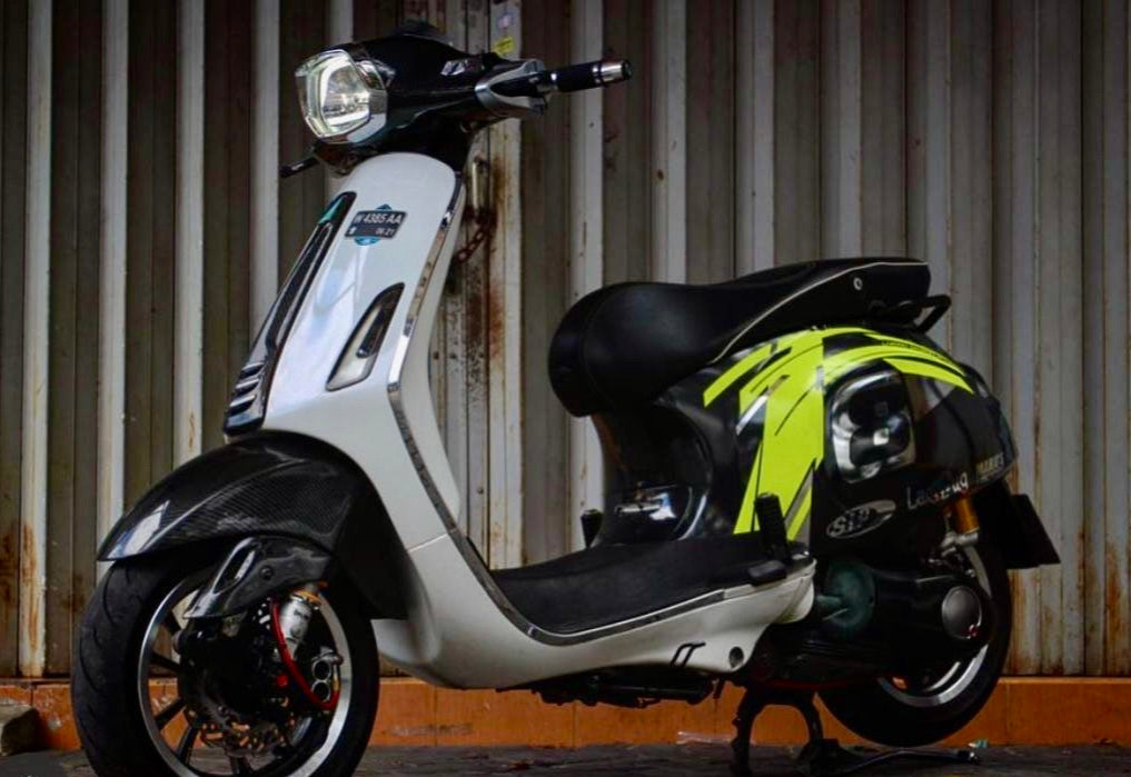 Vespa Sprint & Primavera Cockpit Spoiler Geweven Carbon