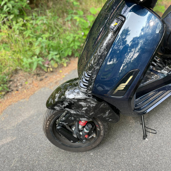 Vespa Sprint & Primavera Voorspatbord Forged Carbon