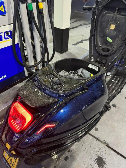 Vespa Sprint & Primavera Ducktail Spoiler Geweven Carbon