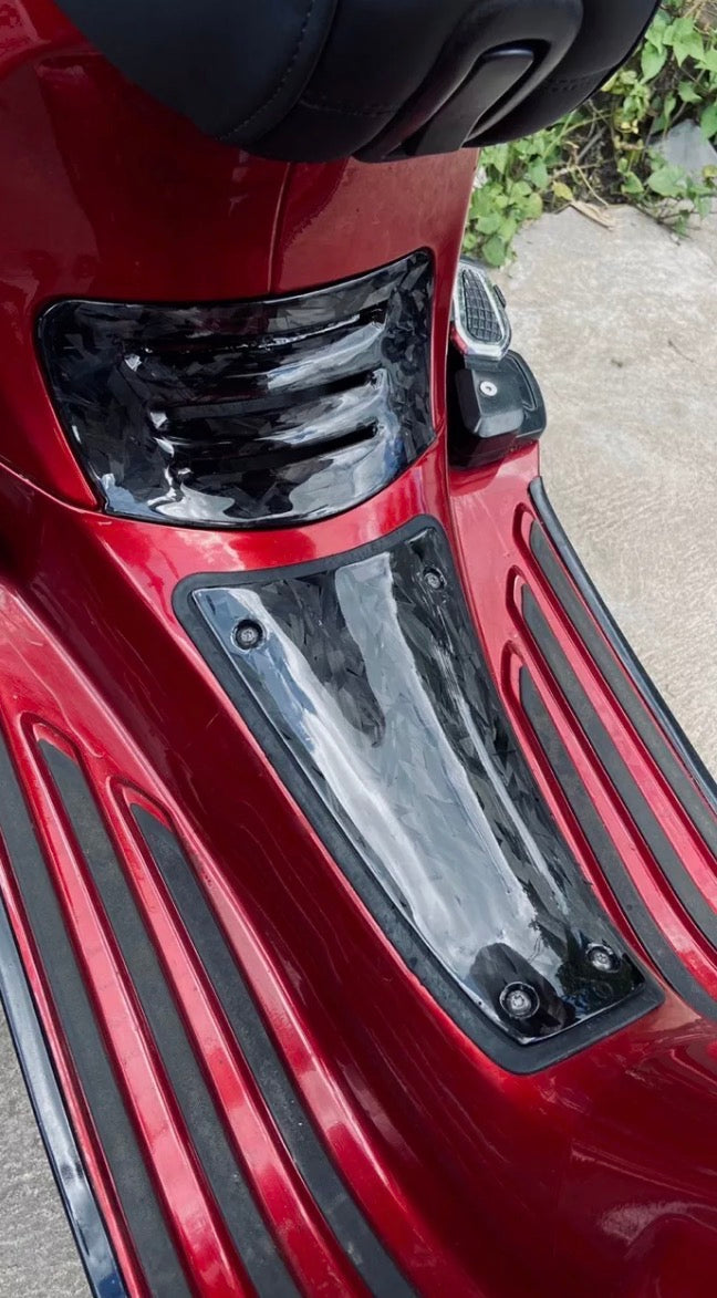 Vespa Sprint & Primavera Bougie Kapje Forged Carbon