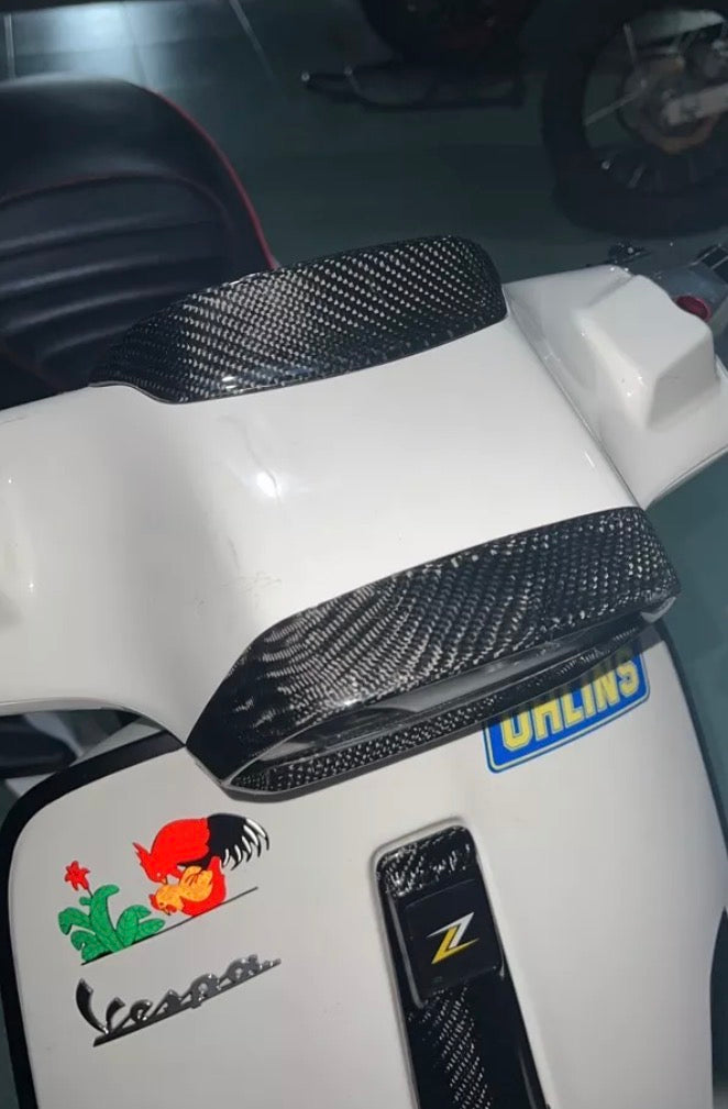 Vespa Sprint & Primavera Koplamp Rand Geweven Carbon