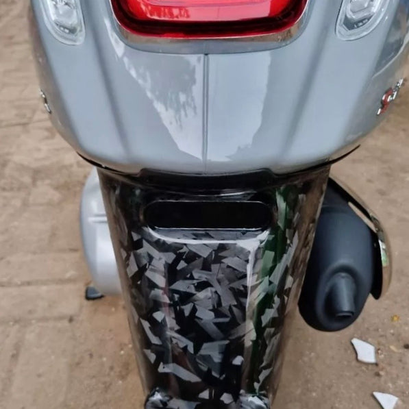 Vespa Sprint & Primavera Achterspatbord Forged Carbon