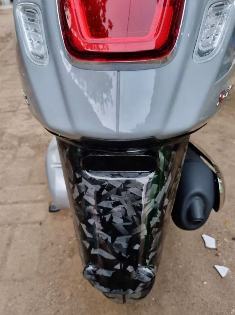 Vespa Sprint & Primavera Achterspatbord Forged Carbon