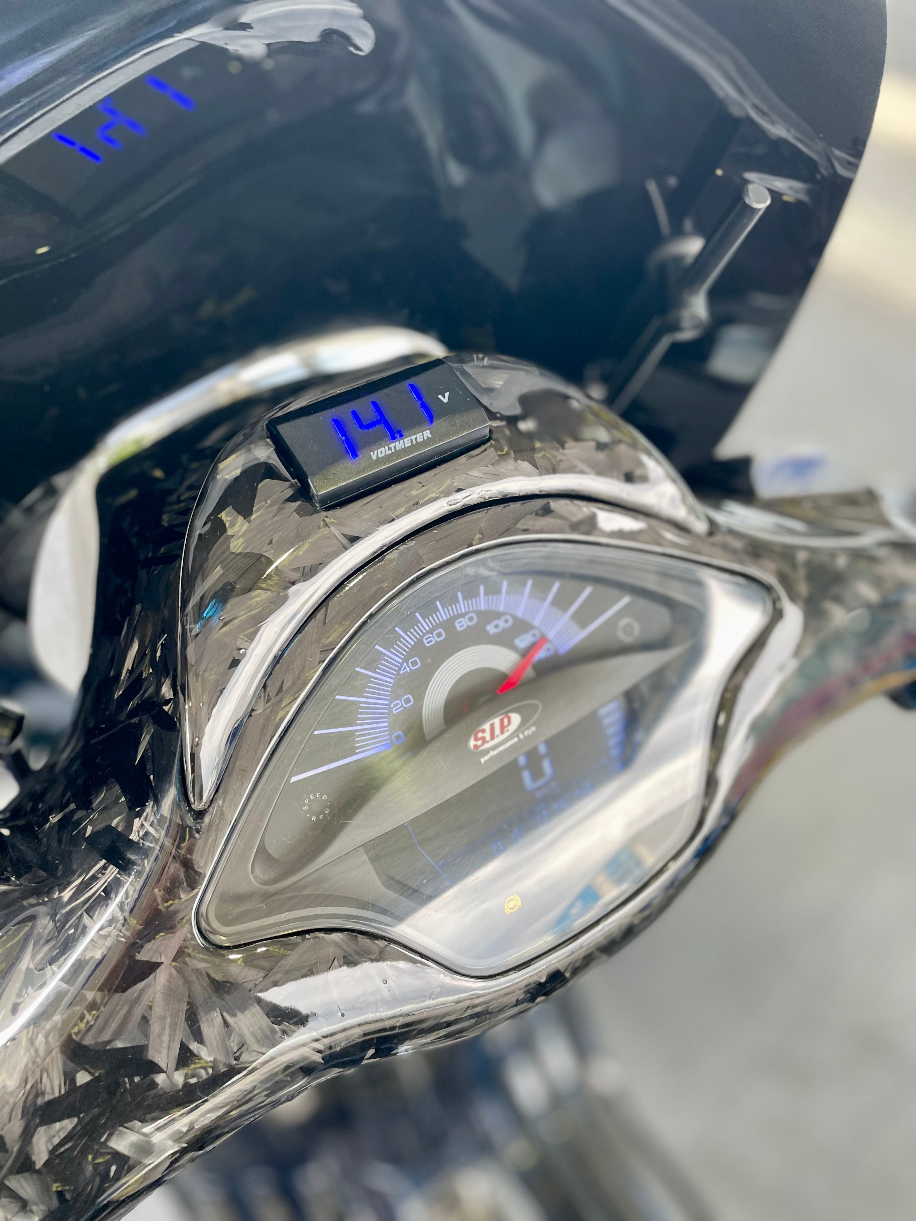 Vespa Sprint & Primavera Voltmeter Spoiler Forged Carbon