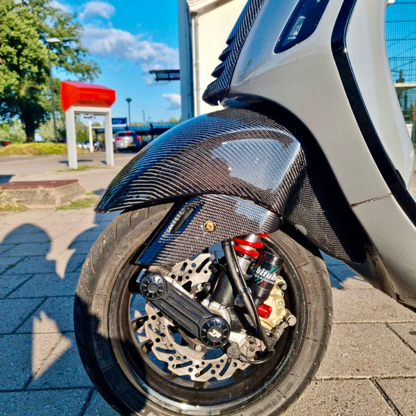 Vespa Sprint & Primavera Voorspatbord Geweven Carbon