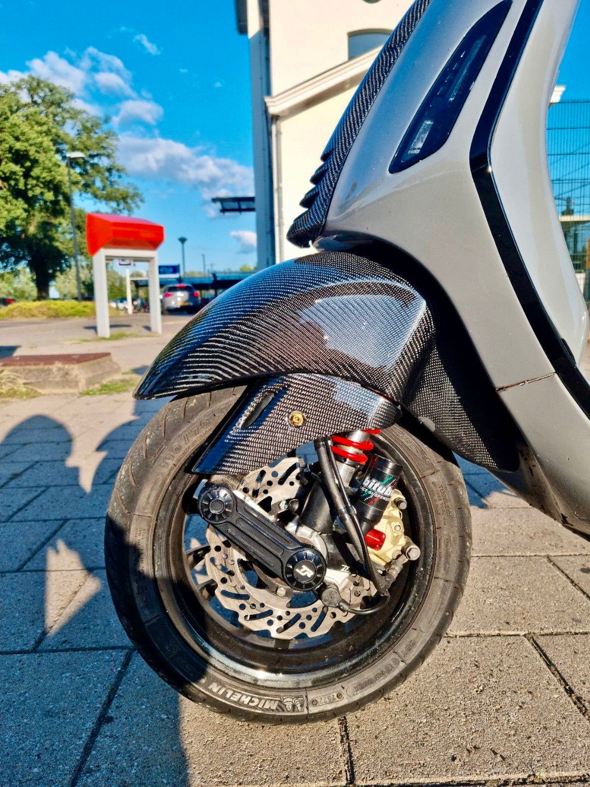 Vespa Sprint & Primavera Voorspatbord Geweven Carbon