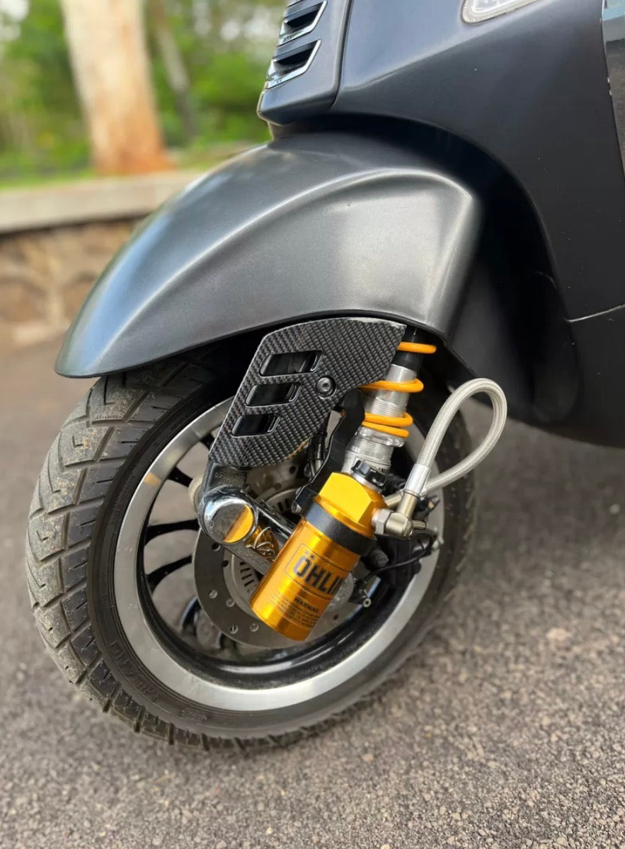 Vespa Sprint & Primavera Schokbreker Kapje Otro Geweven Carbon