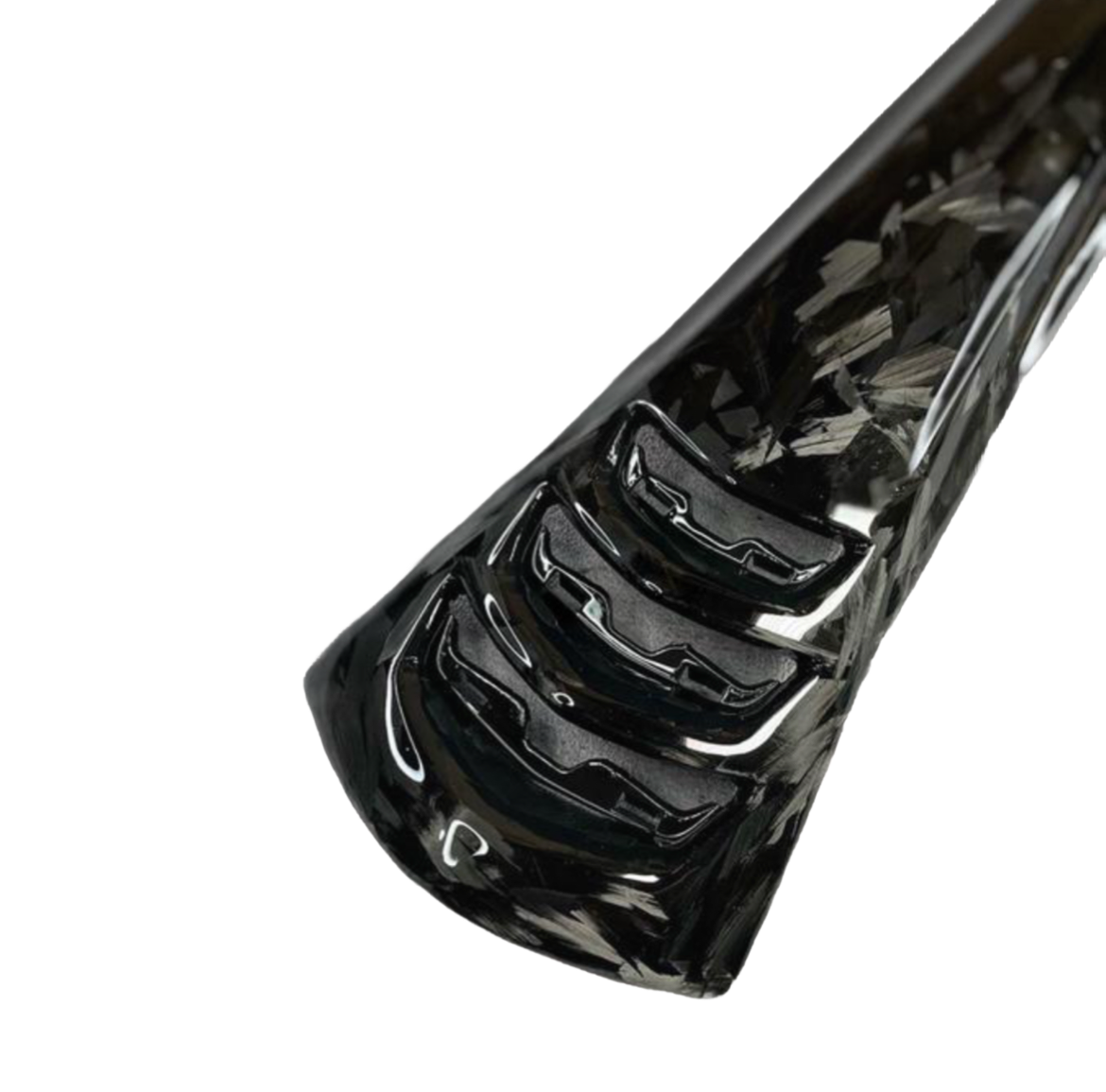 Detailfoto van de forged carbon claxonneus van VZ Carbon met zicht op de grill